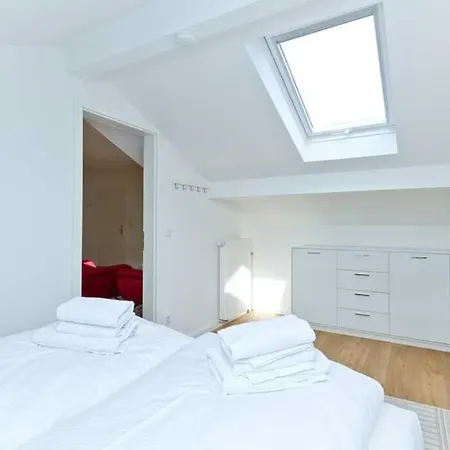 فيلة Livia Whg 04